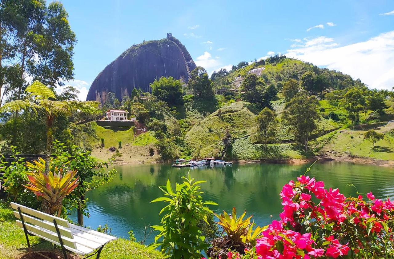 Ecolodge Bahia Del Penon Guatapé Extérieur photo