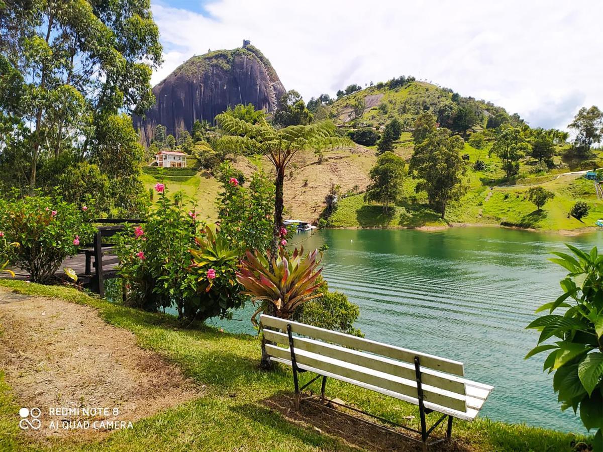 Ecolodge Bahia Del Penon Guatapé Extérieur photo