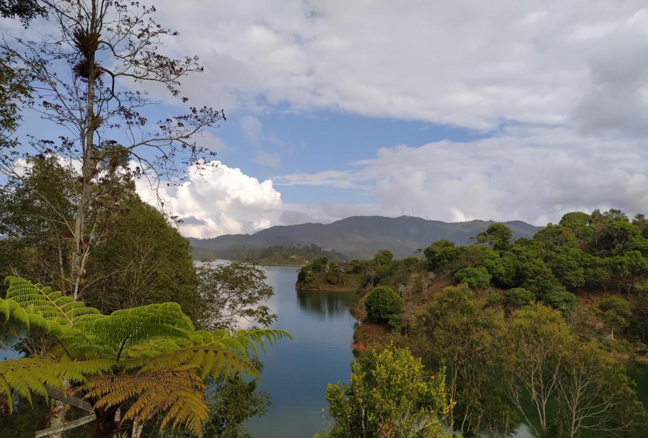 Ecolodge Bahia Del Penon Guatapé Extérieur photo