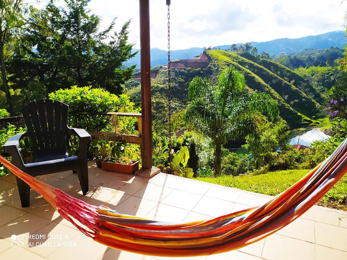 Ecolodge Bahia Del Penon Guatapé Extérieur photo