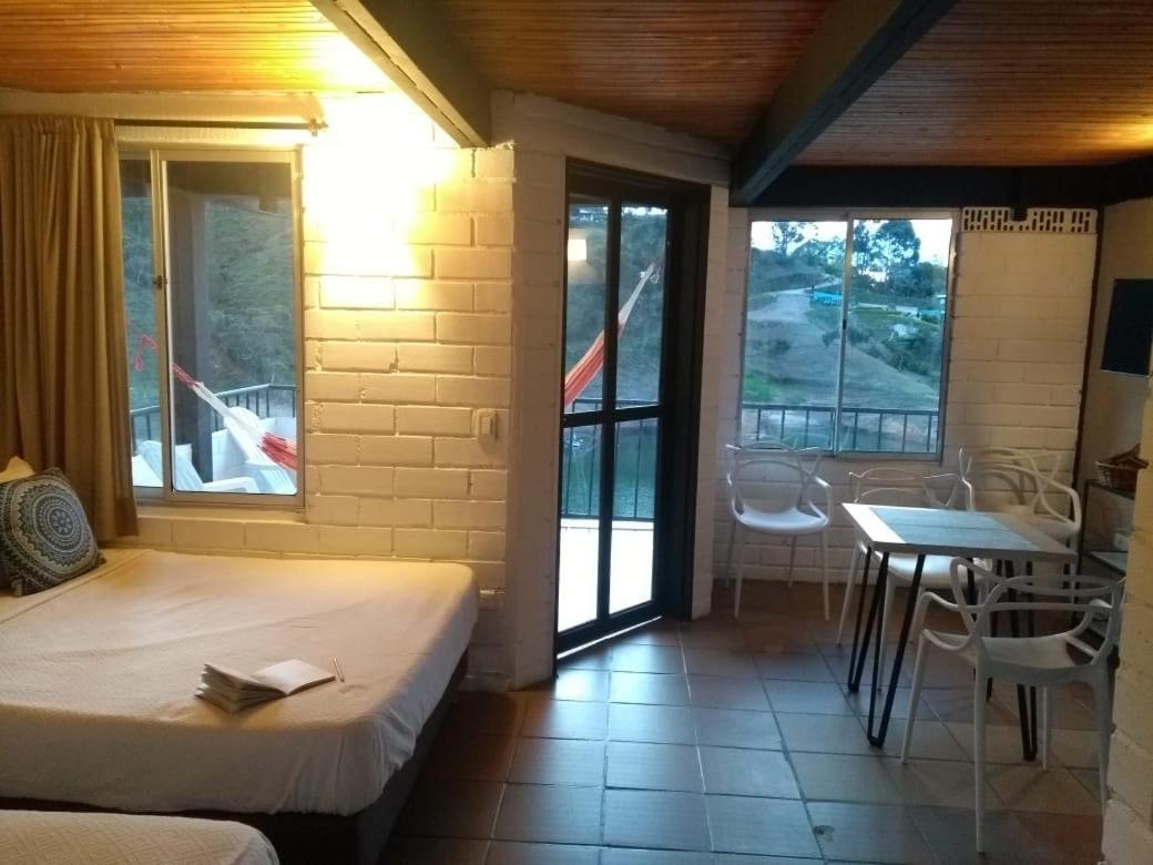 Ecolodge Bahia Del Penon Guatapé Extérieur photo