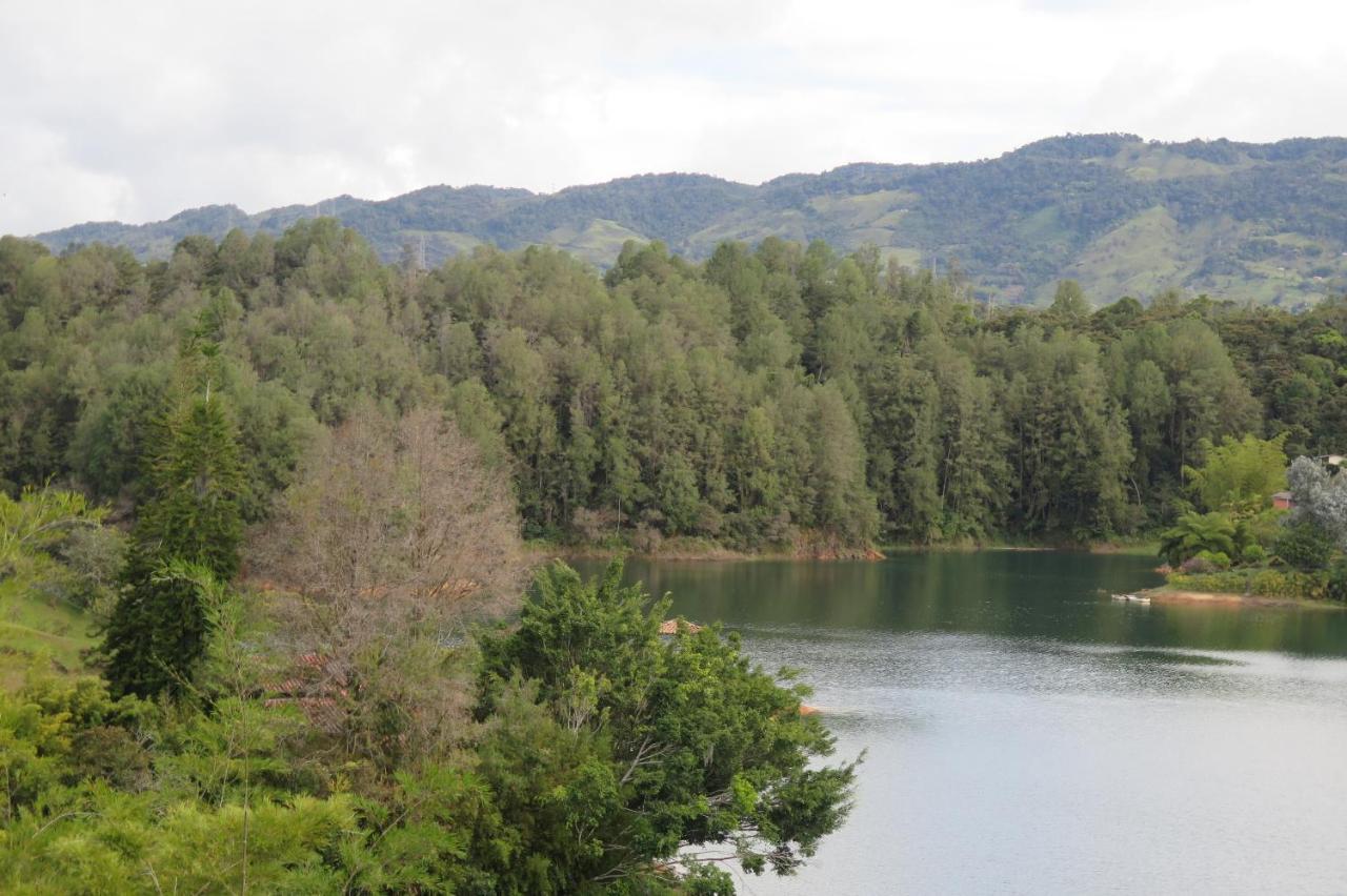 Ecolodge Bahia Del Penon Guatapé Extérieur photo