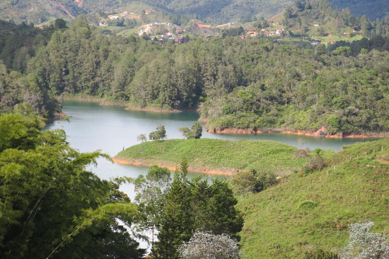 Ecolodge Bahia Del Penon Guatapé Extérieur photo