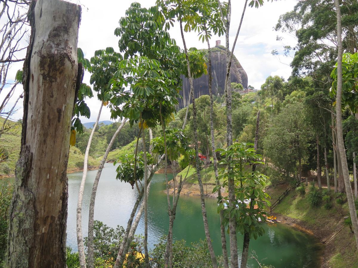 Ecolodge Bahia Del Penon Guatapé Extérieur photo